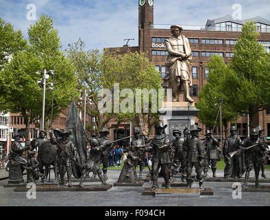 Rembrandt-Statue und Figuren aus "De Nachtwacht", Rembrandsplein, Amsterdam Stockfoto