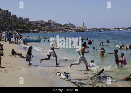sonnenbaden-am-fkk-strand-m-dchen-stockfoto-bild-26259965-alamy