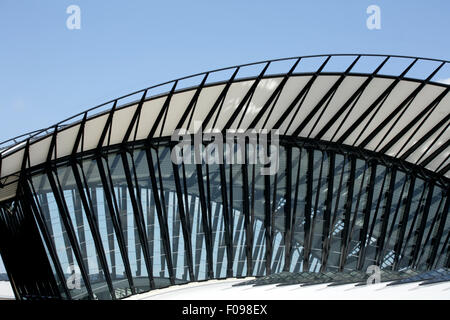 Metall, moderne Architektur im Flughafen Lyon (Saint Exupery) Stockfoto