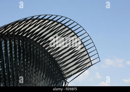 Metall, moderne Architektur im Flughafen Lyon (Saint Exupery) Stockfoto