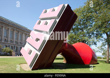 OLDENBURG/VAN BRUGGE KOSTENLOS STEMPEL WILLARD SKULPTURENPARK DOWNTOWN CLEVELAND OHIO USA Stockfoto