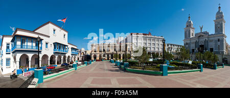 Horizontale (3 Bild Heftung) Panorama der Parque Céspedes, Cespedes Park in Santiago De Cuba, Kuba. Stockfoto