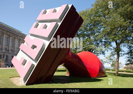 OLDENBURG/VAN BRUGGE KOSTENLOS STEMPEL WILLARD SKULPTURENPARK DOWNTOWN CLEVELAND OHIO USA Stockfoto