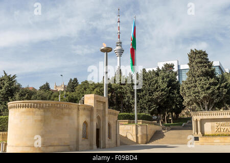 Eingang, Ewige Flamme, Fernsehturm, Martyrs' Lane oder Alley of Martyrs, früher Kirov Park, Gedenkfriedhof, Baku, Aserbaidschan Stockfoto