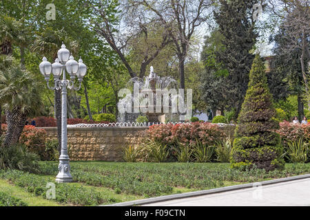 Brunnen in Gärten rund um die Altstadt, Baku, Aserbaidschan Stockfoto