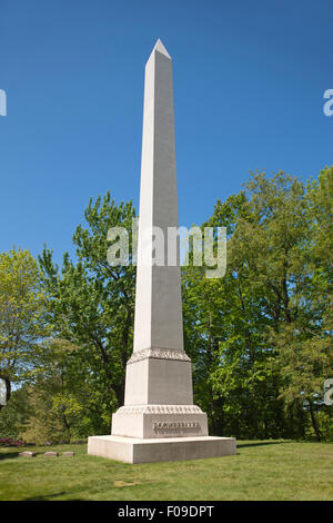 ROCKEFELLER FAMILIE BEERDIGUNG PLOT JOHN D ROCKEFELLER OBELISK LAKE VIEW CEMETERY CLEVELAND OHIO USA Stockfoto