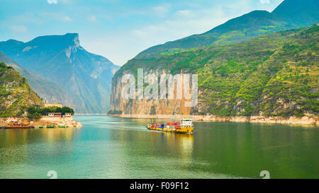 Beeindruckende Qutang Schlucht und Jangtse - China Stockfoto