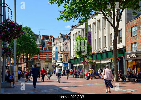 Fußgängerzone breite Straße, Reading, Berkshire, England, Vereinigtes Königreich Stockfoto