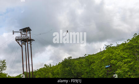 Zipline Abenteuer in Branson Zipline Canopy Tours in Branson, Missouri. Stockfoto