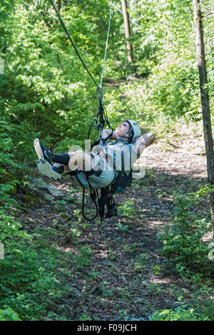 Zipline Abenteuer in Branson Zipline Canopy Tours in Branson, Missouri. Stockfoto