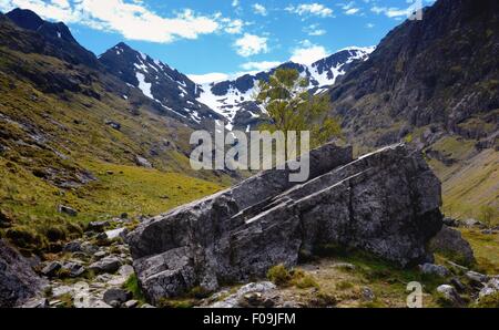 Das Hidden Valley oder verlorene Tal kann durch folgenden eine Spur von der Glen Coe Valley, Western Highlands, Schottland gefunden werden Stockfoto