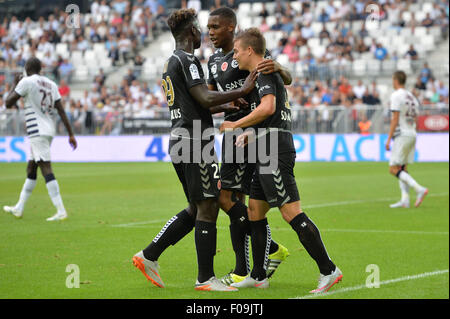 Bordeaux, Frankreich. 9. August 2015. Französischen Liga 1 Fußball Saisonauftakt Brordeaux im Vergleich zu Reims. REIMS Spieler Theoson Jordan SIEBATCHEU (Reims) - Nicolas DE PREVILLE (Reims) feiern ihr Ziel © Action Plus Sport/Alamy Live News Stockfoto