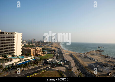 Galle Road ist die Autobahn A2, die entlang der Westküste und Laccadive Meer von Colombo in Sri Lanka Stockfoto