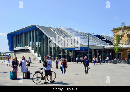 Neue Lesung Railway Station, Station Hill, Reading, Berkshire, England, Vereinigtes Königreich Stockfoto