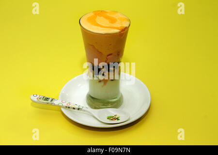 Großen leckeres Eis im hohen glas Stockfoto