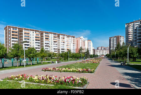 JEKATERINBURG, Russland-9. August 2015: Wohngebäude. Boulevard Malakhov. Die Bevölkerung von Jekaterinburg ist 1,5 Millionen Stockfoto