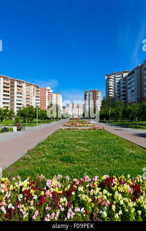 JEKATERINBURG, Russland-9. August 2015: Wohngebäude. Boulevard Malakhov. Die Bevölkerung von Jekaterinburg ist 1,5 Millionen Stockfoto