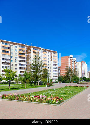 JEKATERINBURG, Russland-9. August 2015: Wohngebäude. Boulevard Malakhov. Die Bevölkerung von Jekaterinburg ist 1,5 Millionen Stockfoto