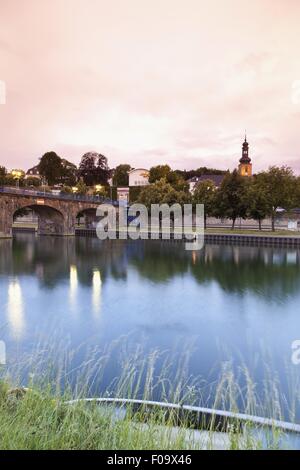 Anzeigen der alten Brücke und der Berliner Promenade in Saarbrücken, Saarland, Germany Stockfoto