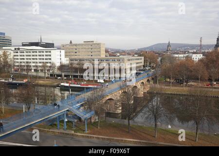 Erhöhten Blick auf die alte Brücke und Berliner Promenade in Saarbrücken, Saarland, Germany Stockfoto