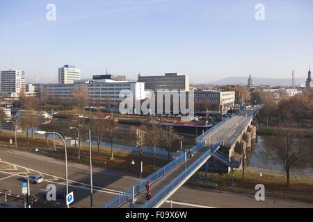 Erhöhten Blick auf die alte Brücke und Berliner Promenade in Saarbrücken, Saarland, Germany Stockfoto