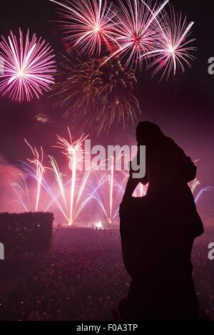 Ansicht von Herr Hausen Statue und chinesische Feuerwerk in den Herrenhäuser Gärten, Hannover, Deutschland Stockfoto