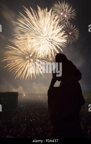 Ansicht von Herr Hausen Statue und chinesische Feuerwerk in den Herrenhäuser Gärten, Hannover, Deutschland Stockfoto