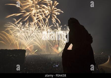 Ansicht von Herr Hausen Statue und chinesische Feuerwerk in den Herrenhäuser Gärten, Hannover, Deutschland Stockfoto