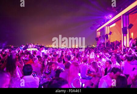 Menschen am Dach Skybar im Palm Beach Hotel, Beirut, Libanon Stockfoto