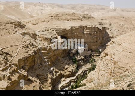 Blick auf St.-Georgs Kloster im Wadi Qelt in der Judäischen Wüste, Israel Stockfoto