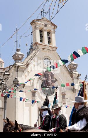 Umzug für Festival des Sant'Efisio am Wagen in Sardinien, Italien Stockfoto