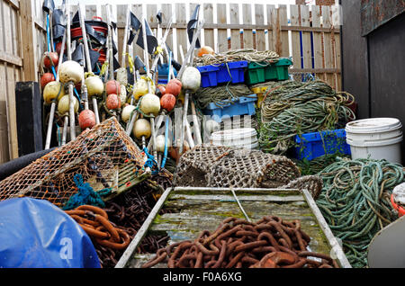 Ein Shop der Küstenfischerei Ausrüstung durch den Hafen von Stonehaven, Aberdeenshire, Schottland, Vereinigtes Königreich. Stockfoto