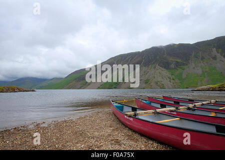 Kanu-Boote bei Wastwater in Lake District, Cumbria, England Stockfoto