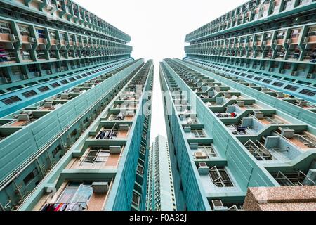 Mongkok Mehrfamilienhäuser, niedrigen Winkel Ansicht, Hong Kong, China Stockfoto