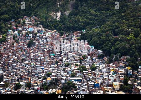 Blick von Rocinha von Pedra Dois Irmãos, Rio De Janeiro, Brasilien Stockfoto