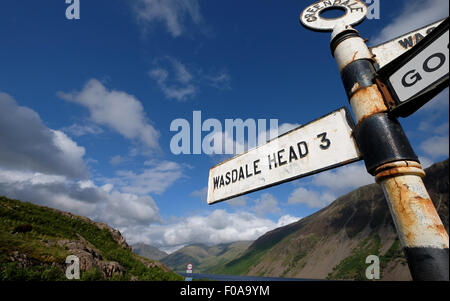 Wegweiser nach Wasdale Head in der Lake District Cumbria Stockfoto