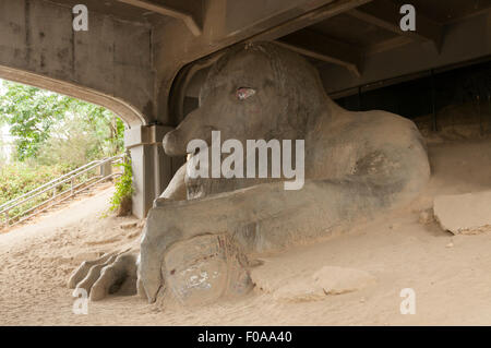 Die Fremont Troll unter Aurora Brücke in Seattle, USA. Stockfoto