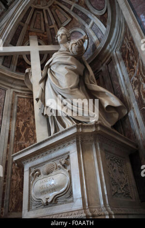 Statue der Heiligen Helena von Andrea Bolgi. Petersdom, Vatikanstadt. Rom, Italien Stockfoto