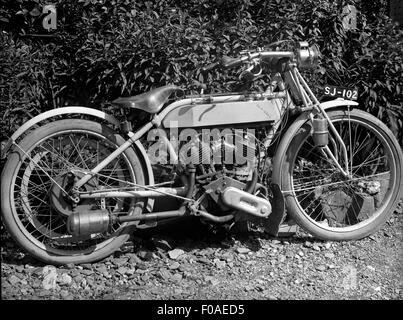 AJAXNETPHOTO - 1911 (CA.) - EDWARDIAN MOTORRAD - CLYDE. FOTO: AJAX BILDER JAHRGANG REF: JB 80201 42 Stockfoto