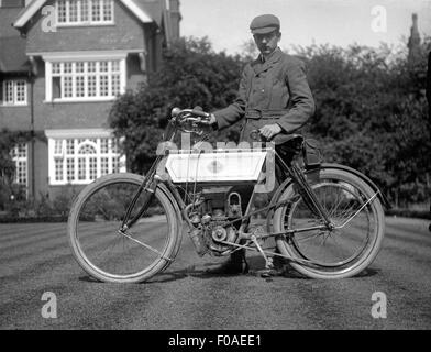 AJAXNETPHOTO - 1908 - 1914 (CA.) - EDWARDIAN MOTORRAD - CLYDE. FOTO: AJAX VINTAGE BILD BIBLIOTHEK REF: JB 2 80201 50 Stockfoto