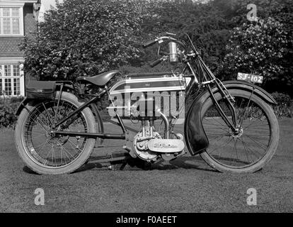 AJAXNETPHOTO - 1908-1914; 1911 (CA.) - EDWARDIAN MOTORRAD - DIE PRÄZISION. FOTO: AJAX VINTAGE BILD BIBLIOTHEK REF: JB 80201 38 Stockfoto