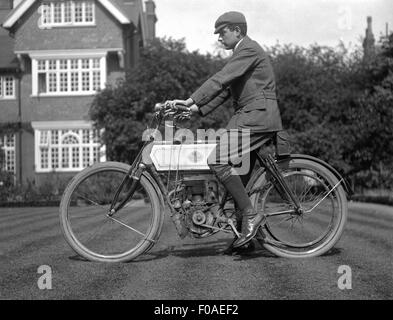 AJAXNETPHOTO - 1908-1914; 1911 (CA.) - EDWARDIAN MOTORRAD - CLYDE. FOTO: AJAX VINTAGE BILD BIBLIOTHEK REF: JB 80201 37 Stockfoto