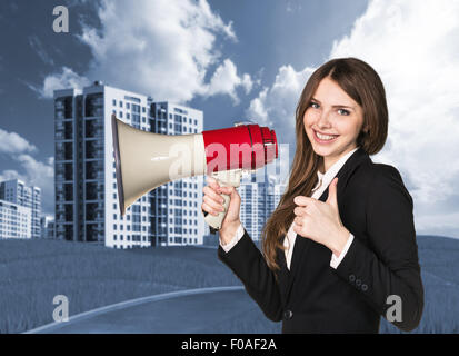 Frau im Megaphon sprechen Stockfoto