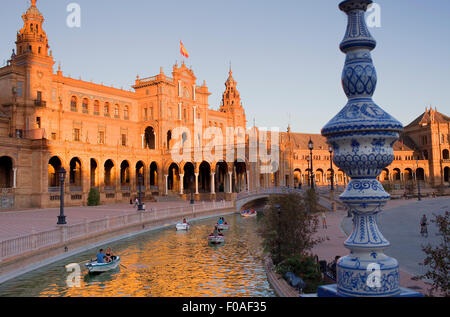 Boote in Plaza de España, Maria Luisa Park, Sevilla, Andalusien, Spanien Stockfoto