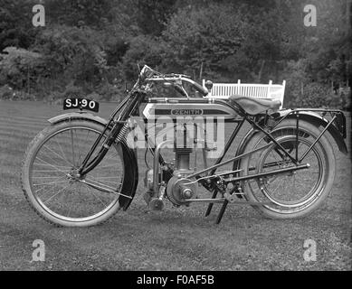 AJAXNETPHOTO - 1908-1914; 1911 (CA.) - EDWARDIAN MOTORRAD - ZENITH, MOTOR VON JAP, LUFTREIFEN VON HUTCHINSON. FOTO: AJAX VINTAGE BILD BIBLIOTHEK REF: JB 2 80201 51 Stockfoto