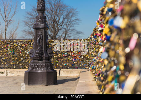 Liebe, Schlösser, Pont Neuf, Quais de L'Horloge, Ile De La Cite, Paris, Frankreich Stockfoto