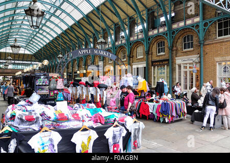 Apfelmarkt in Covent Garden Market, Covent Garden, City of Westminster, London, England, Vereinigtes Königreich Stockfoto