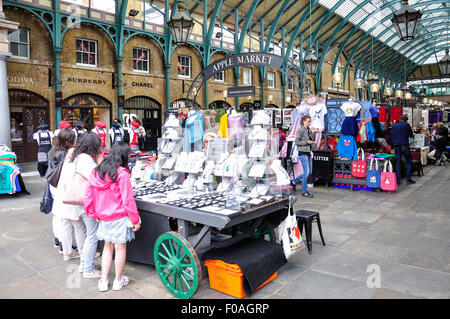 Apfelmarkt in Covent Garden Market, Covent Garden, City of Westminster, London, England, Vereinigtes Königreich Stockfoto