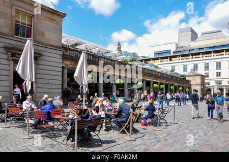 Outdoor Restaurant in Covent Garden Market Innenhof, Covent Garden, Westminster, London, England, Vereinigtes Königreich Stockfoto