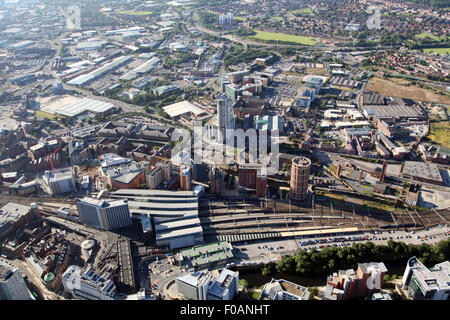 Luftaufnahme von Leeds City Station auf den M1 und M621 Autobahnen, Großbritannien Stockfoto